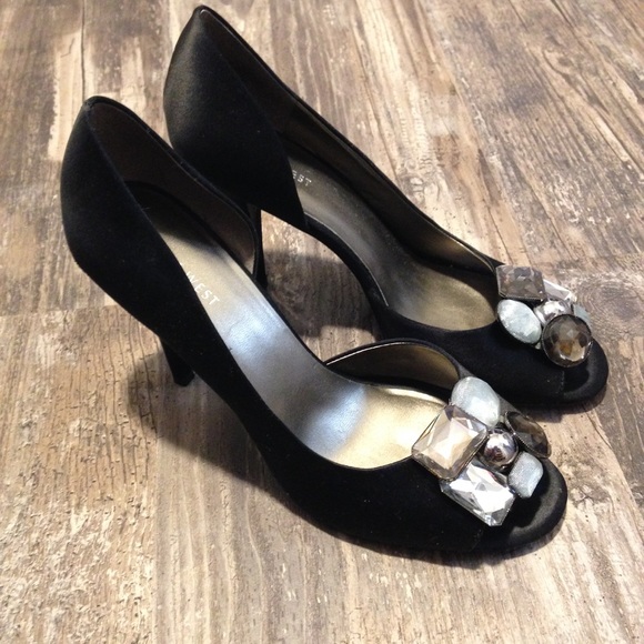 ❤️ 3 for $10! Nine West satin jeweled heels - Picture 2 of 7